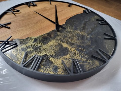 Drewniany zegar ścienny w metalowej ramie 50 cm